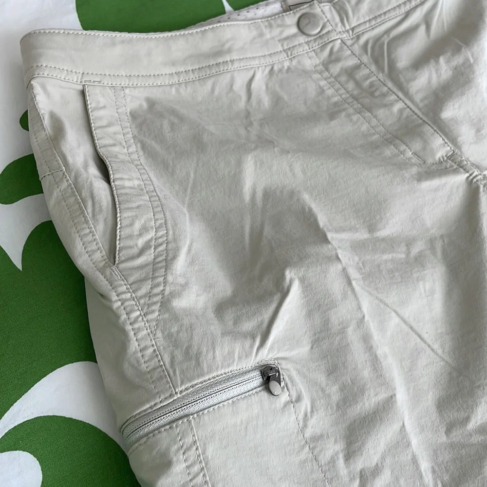 LL Bean khaki shorts - Picture 2 of 10